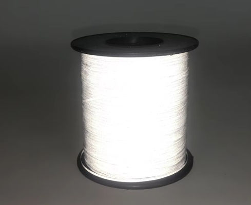 Fabricación industrial de costura de hilos reflectores de plata para bordar materiales reflectores grises